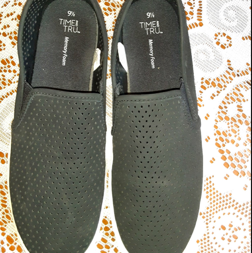 Women's Time and Tru Slip on Shoes - Picture 2 of 4